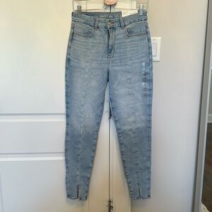 BRAND NEW WITH TAGS - American Eagle Curvy Hi-Rise Jegging Light Wash